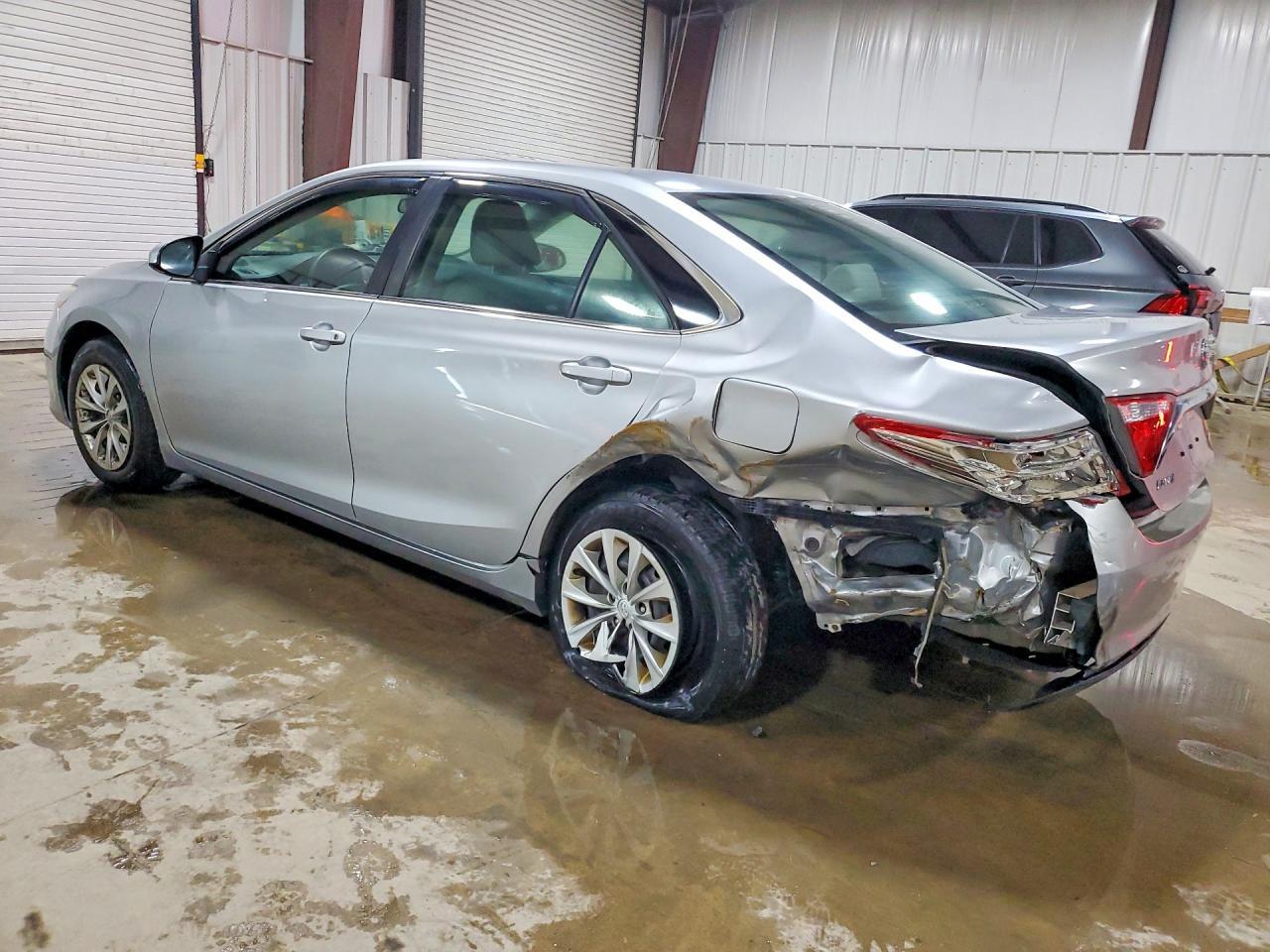 2017 Toyota Camry Le - Фото 2