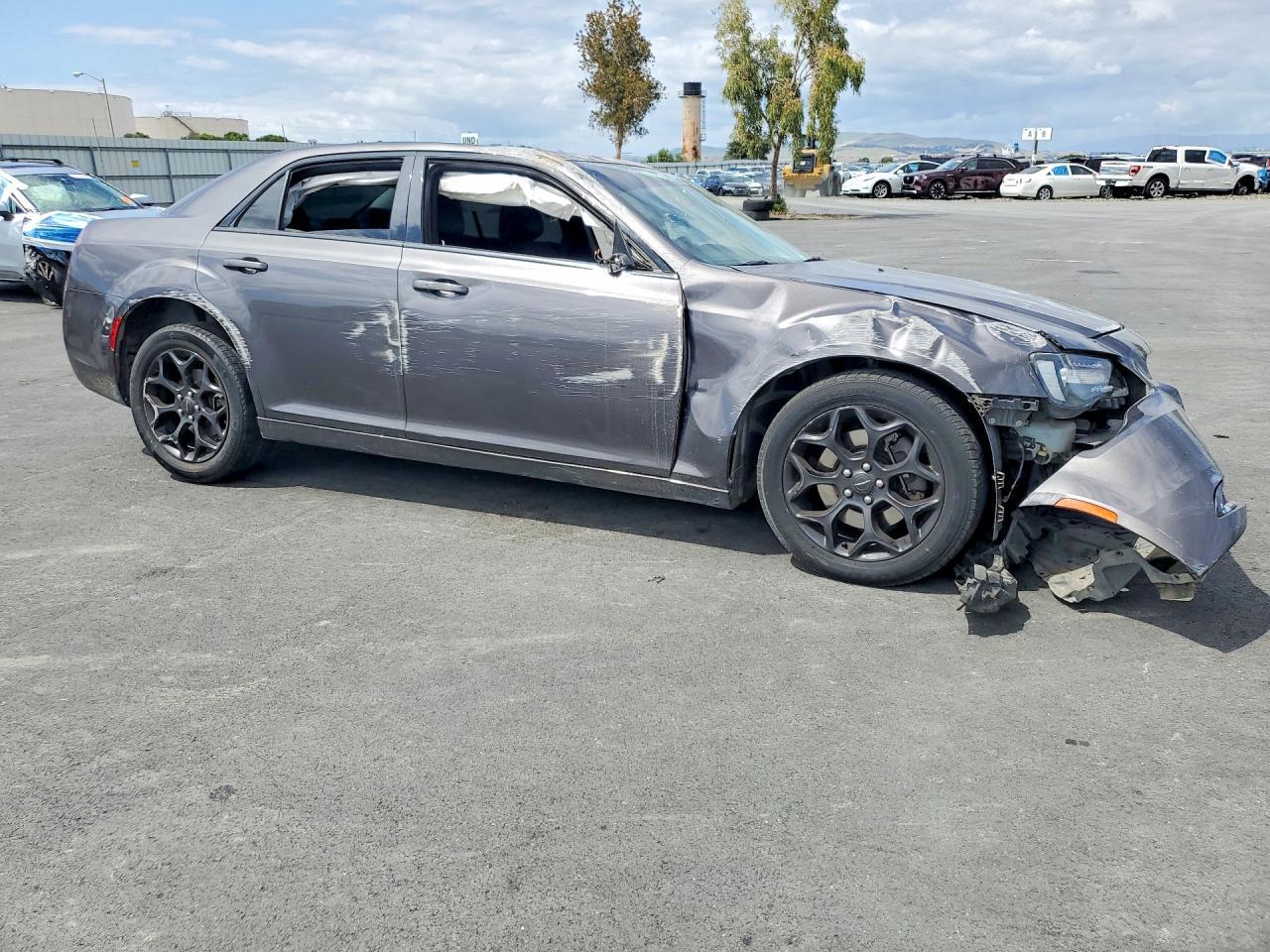 2019 Chrysler 300 Touring - Фото 4