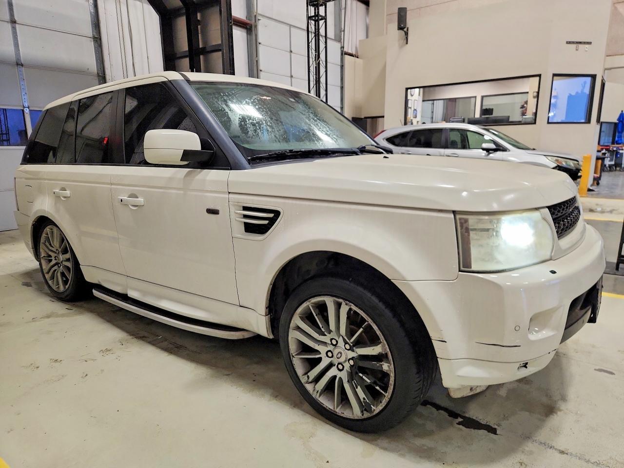 2010 Land Rover Range Rover Sport Lux - Image 4