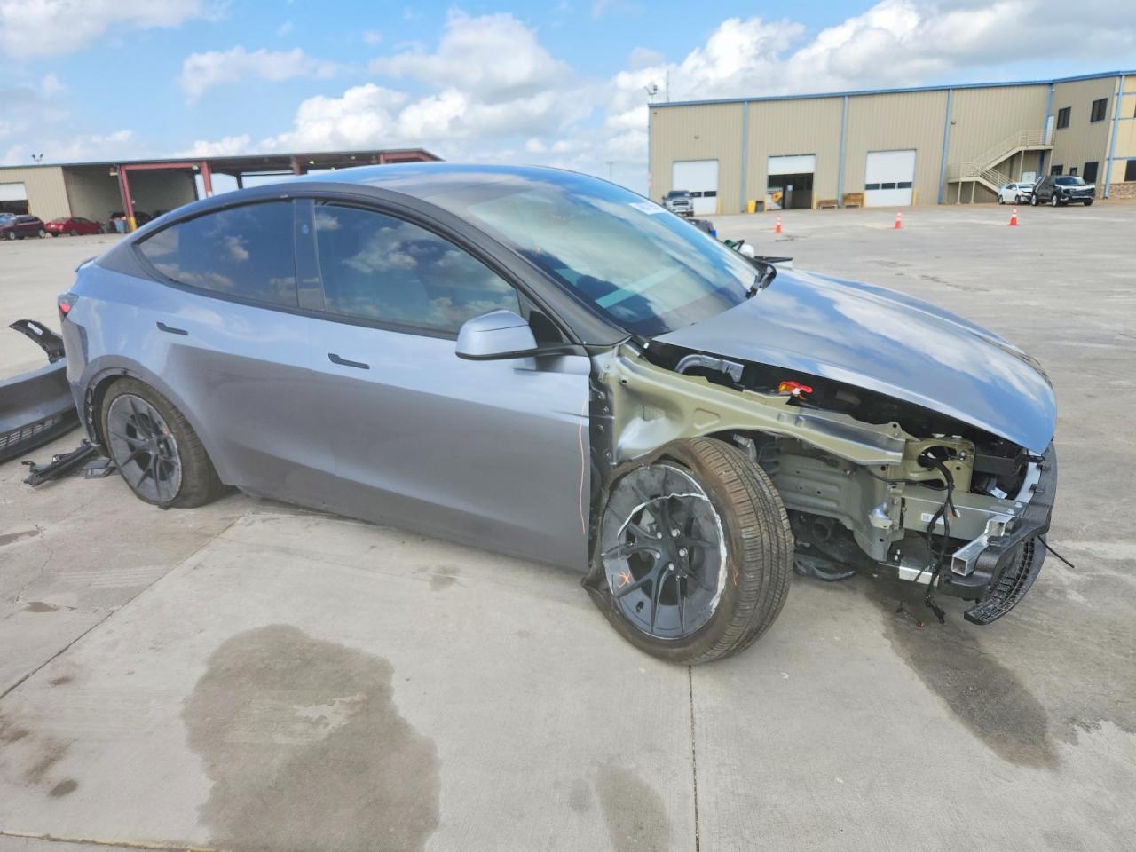 2026 Tesla Model Y - Фото 4