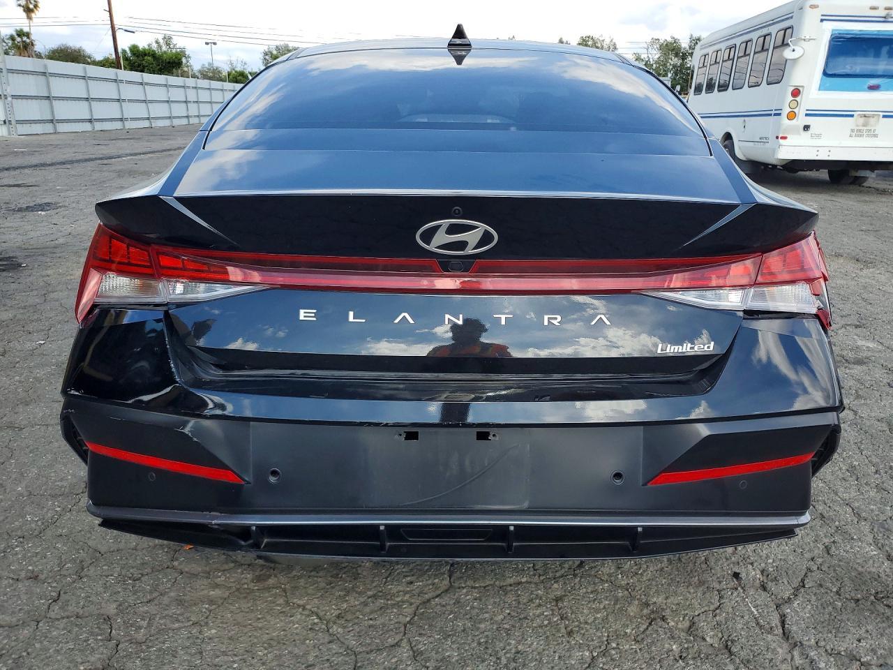 2024 Hyundai Elantra Limited - Image 6