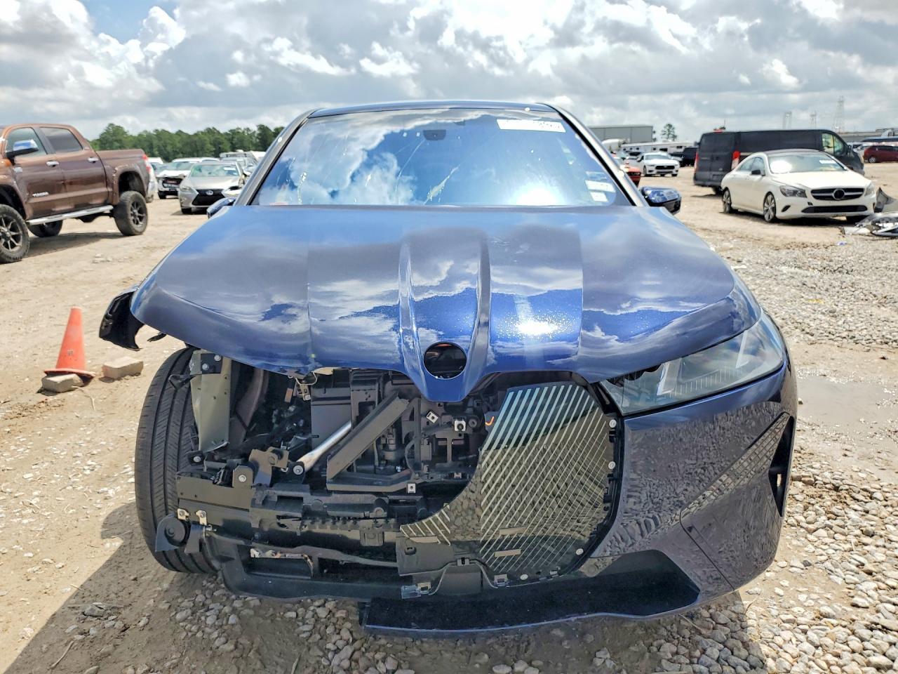 2026 BMW Ix xDrive45 - Image 5