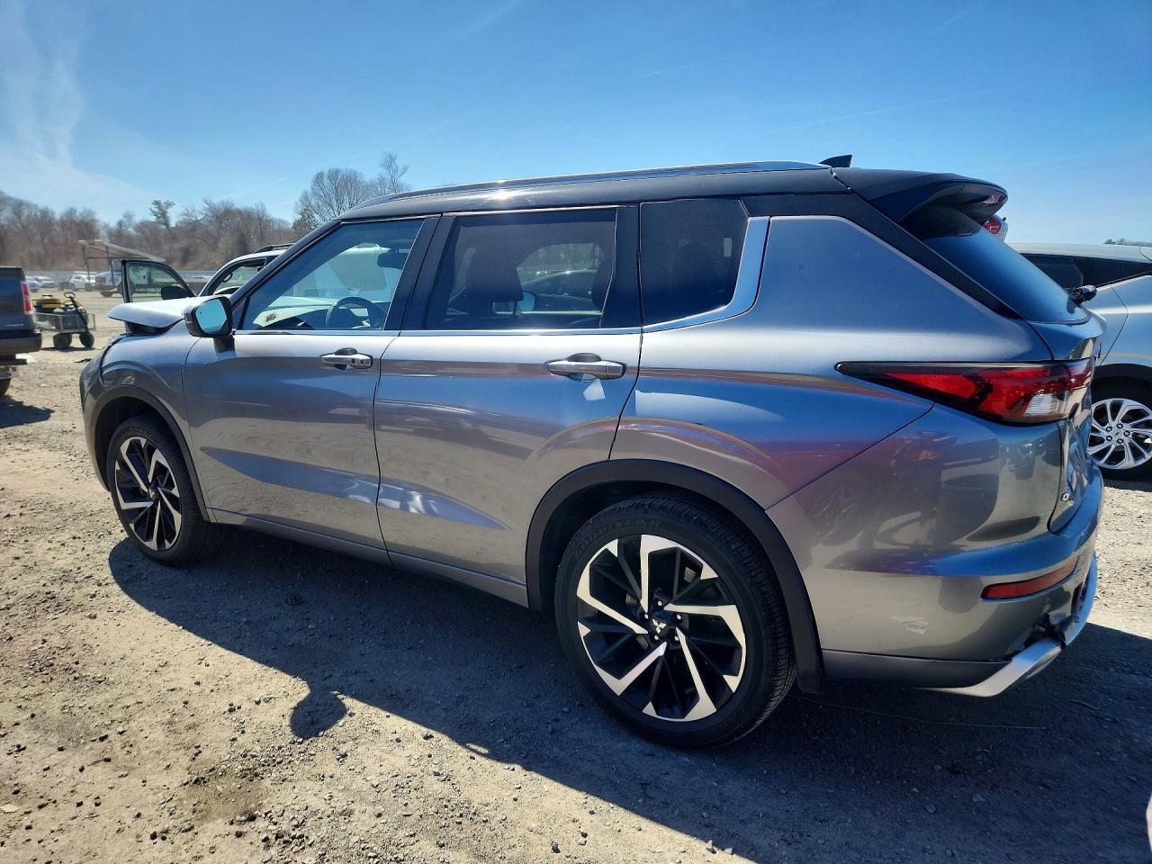2024 Mitsubishi Outlander Sel - Image 2