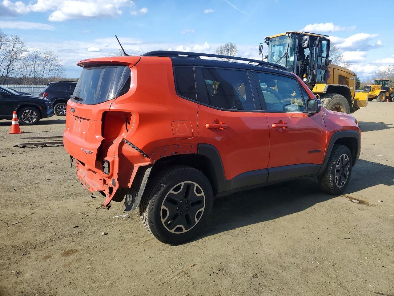 2017 Jeep Renegade Trailhawk - Image 3