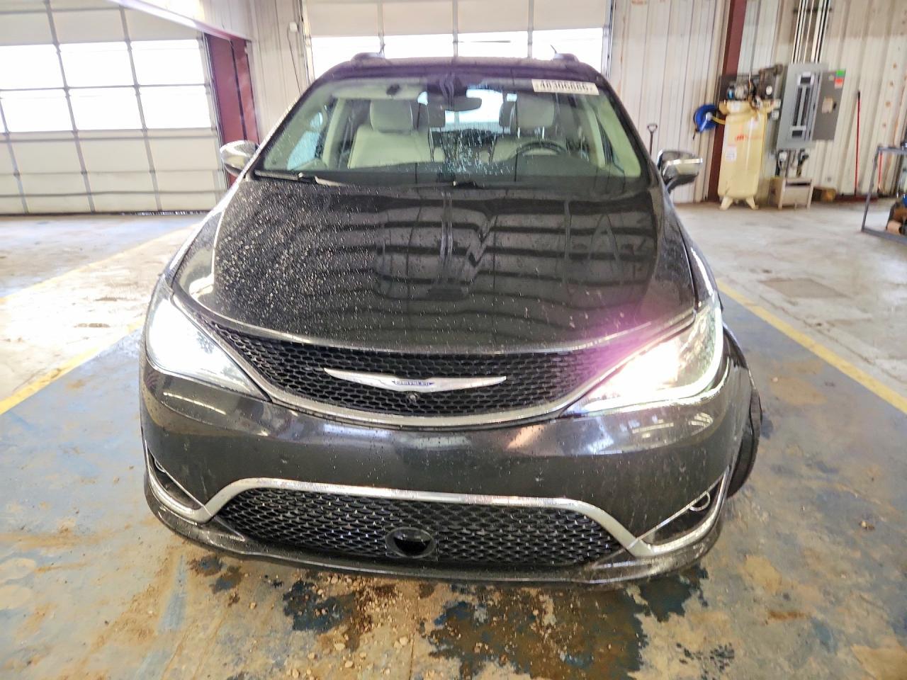 2020 Chrysler Pacifica Limited - Image 5