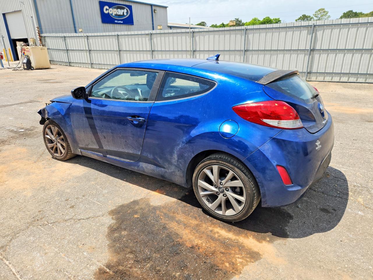 2016 Hyundai Veloster Base - Image 2