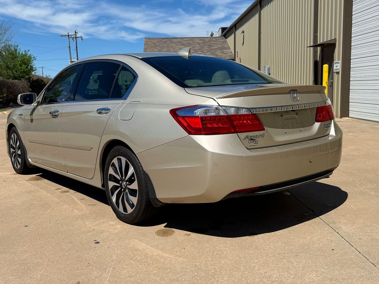 2015 Honda Accord Touring Hybrid - Image 3