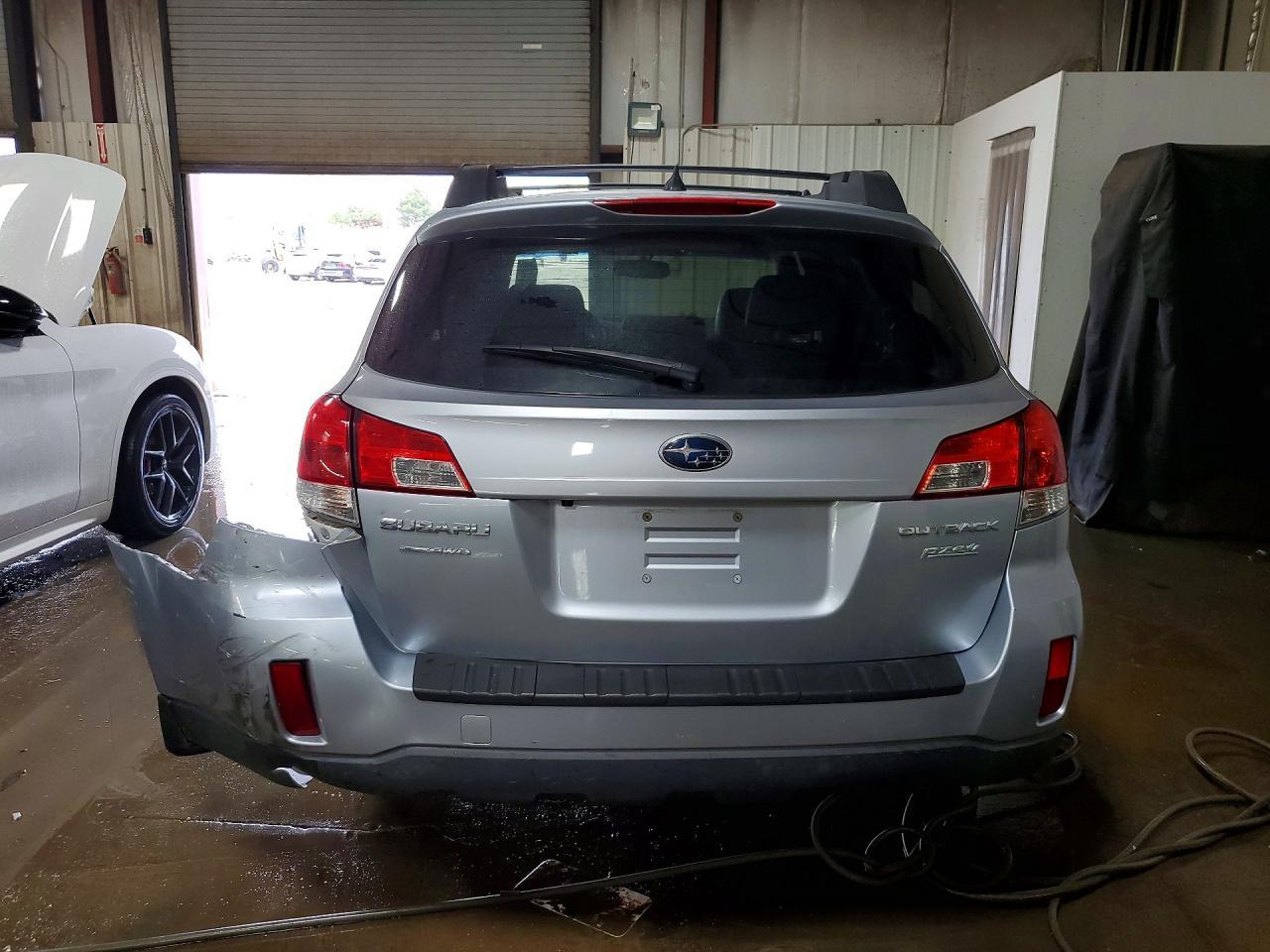 2014 Subaru Outback 2.5I Limited - Image 6