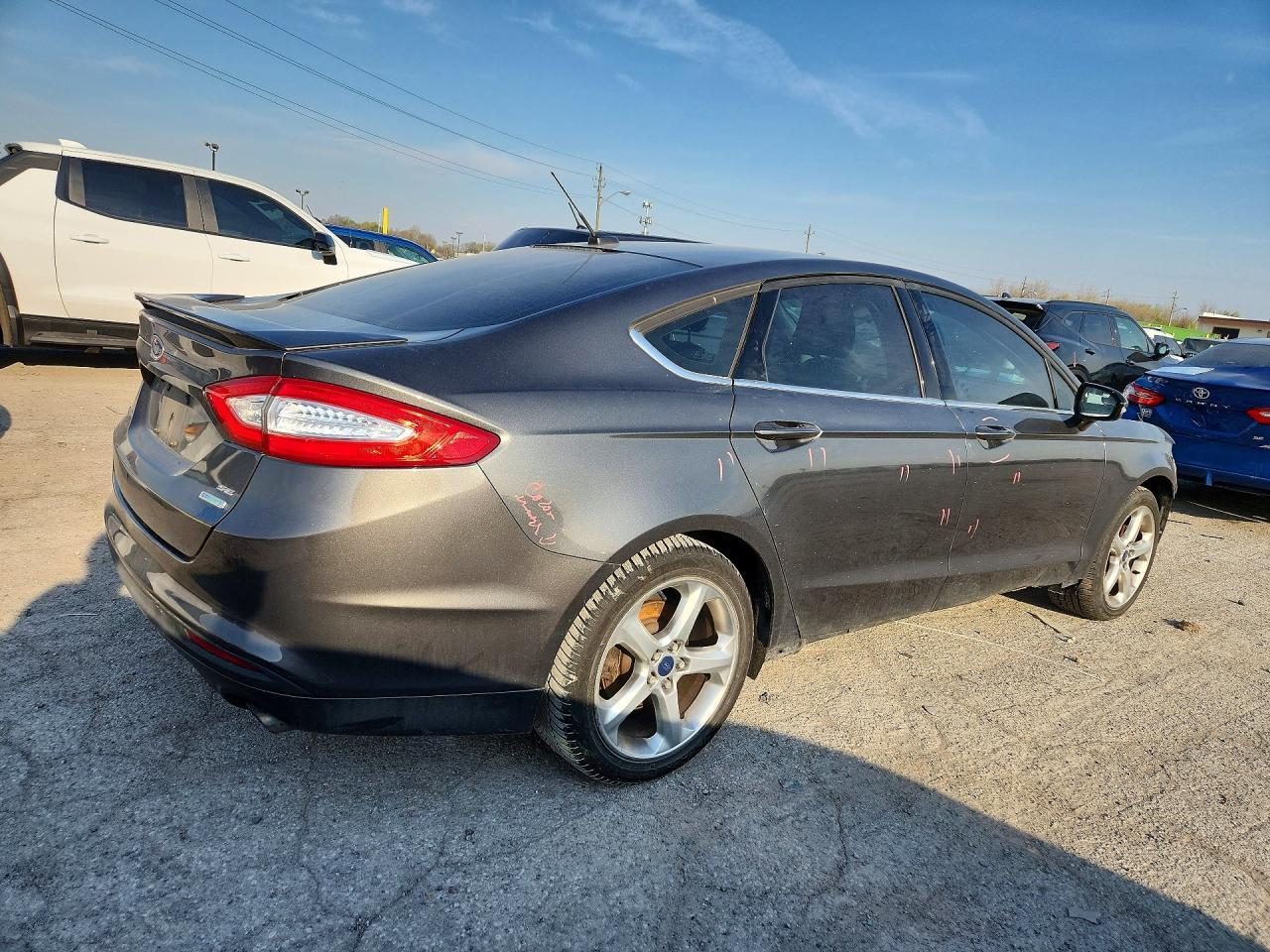 2015 Ford Fusion Se - Фото 3