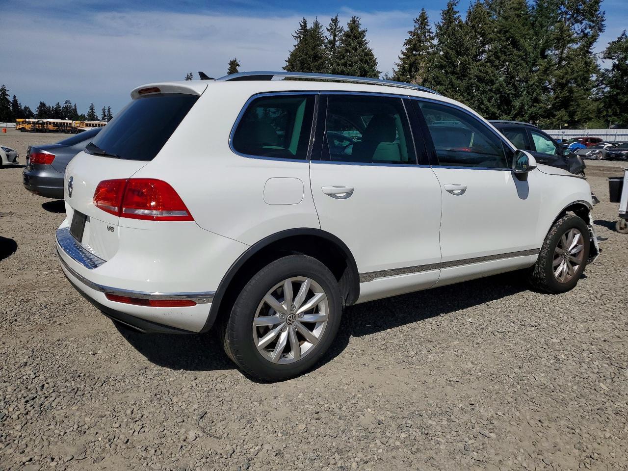 2015 Volkswagen Touareg V6 - Фото 3