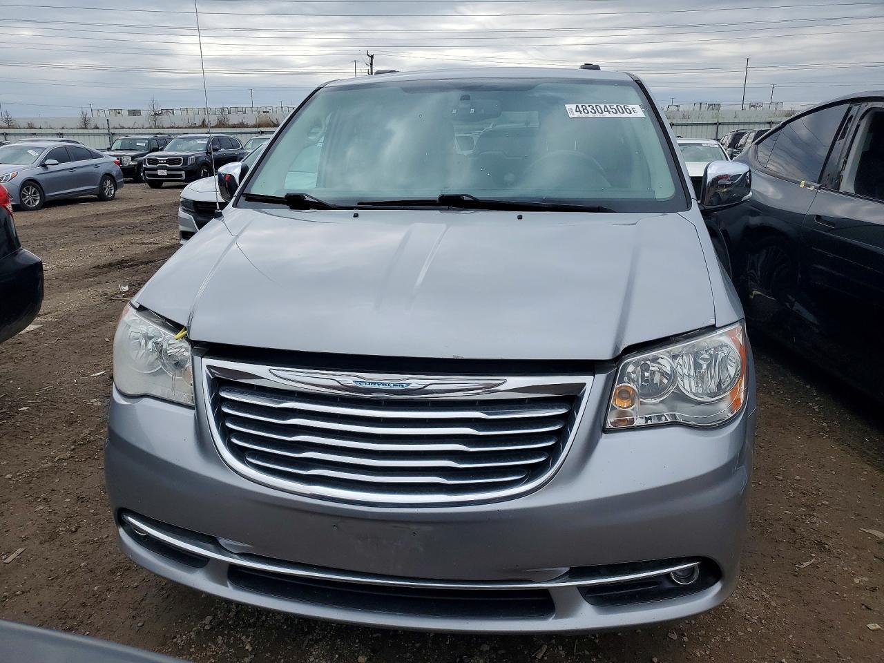 2016 Chrysler Town & Country Touring L - Фото 5