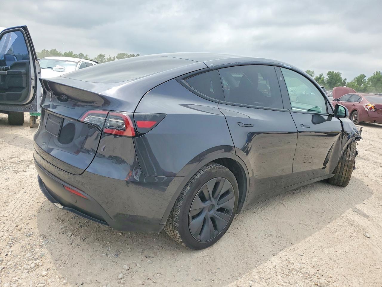 2024 Tesla Model Y - Фото 3