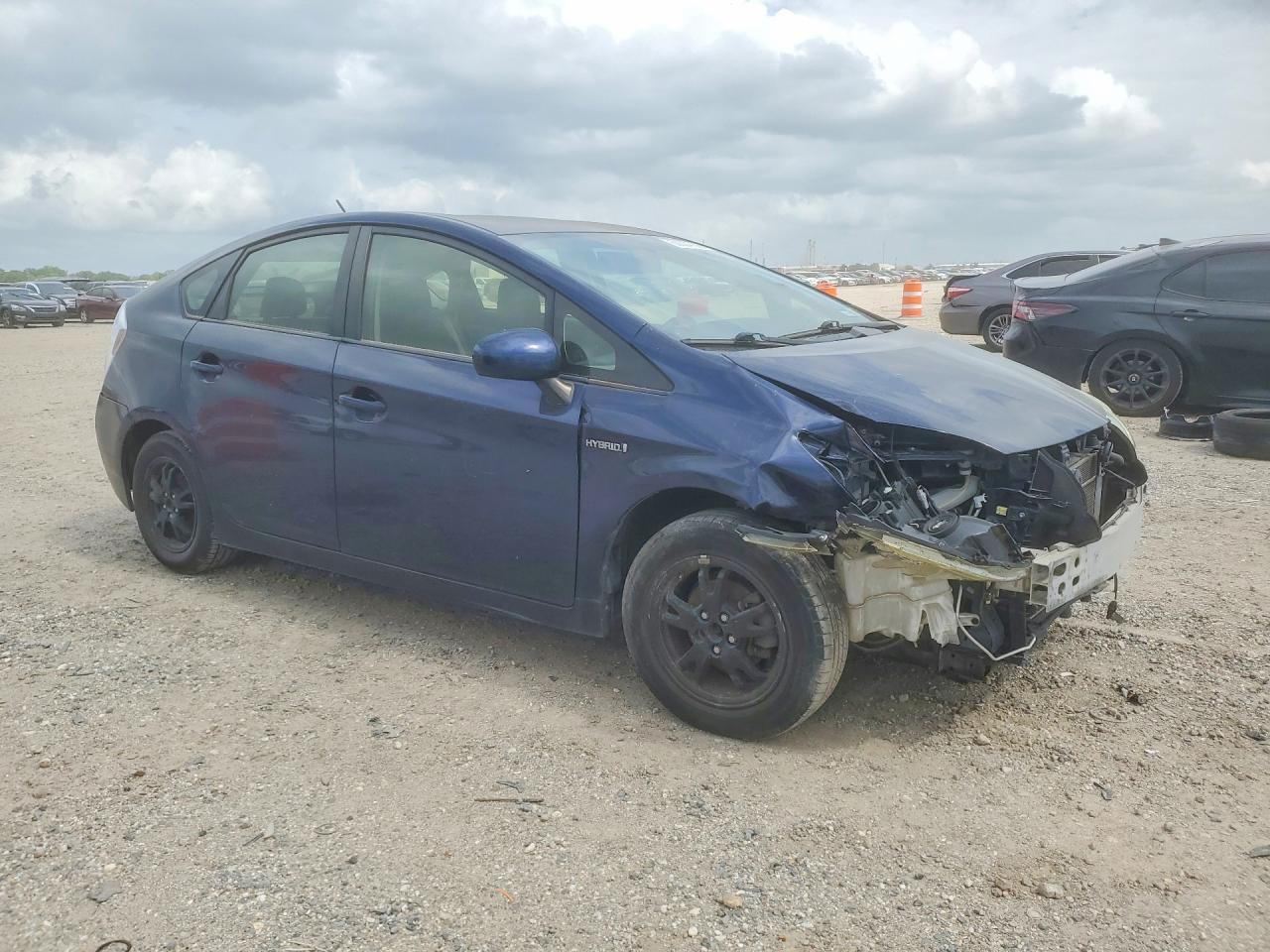 2013 Toyota Prius Three - Image 4