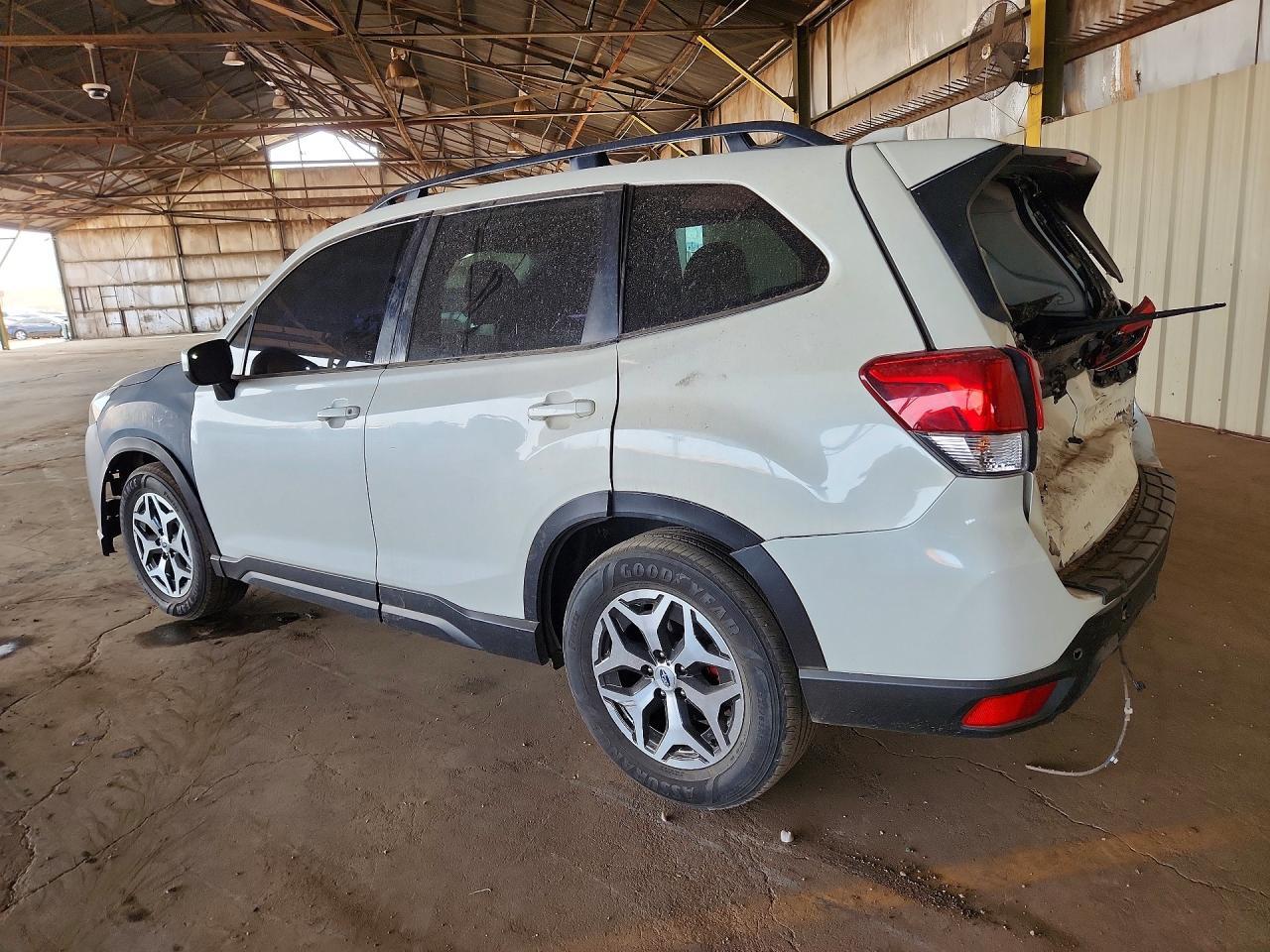 2022 Subaru Forester Premium - Image 2