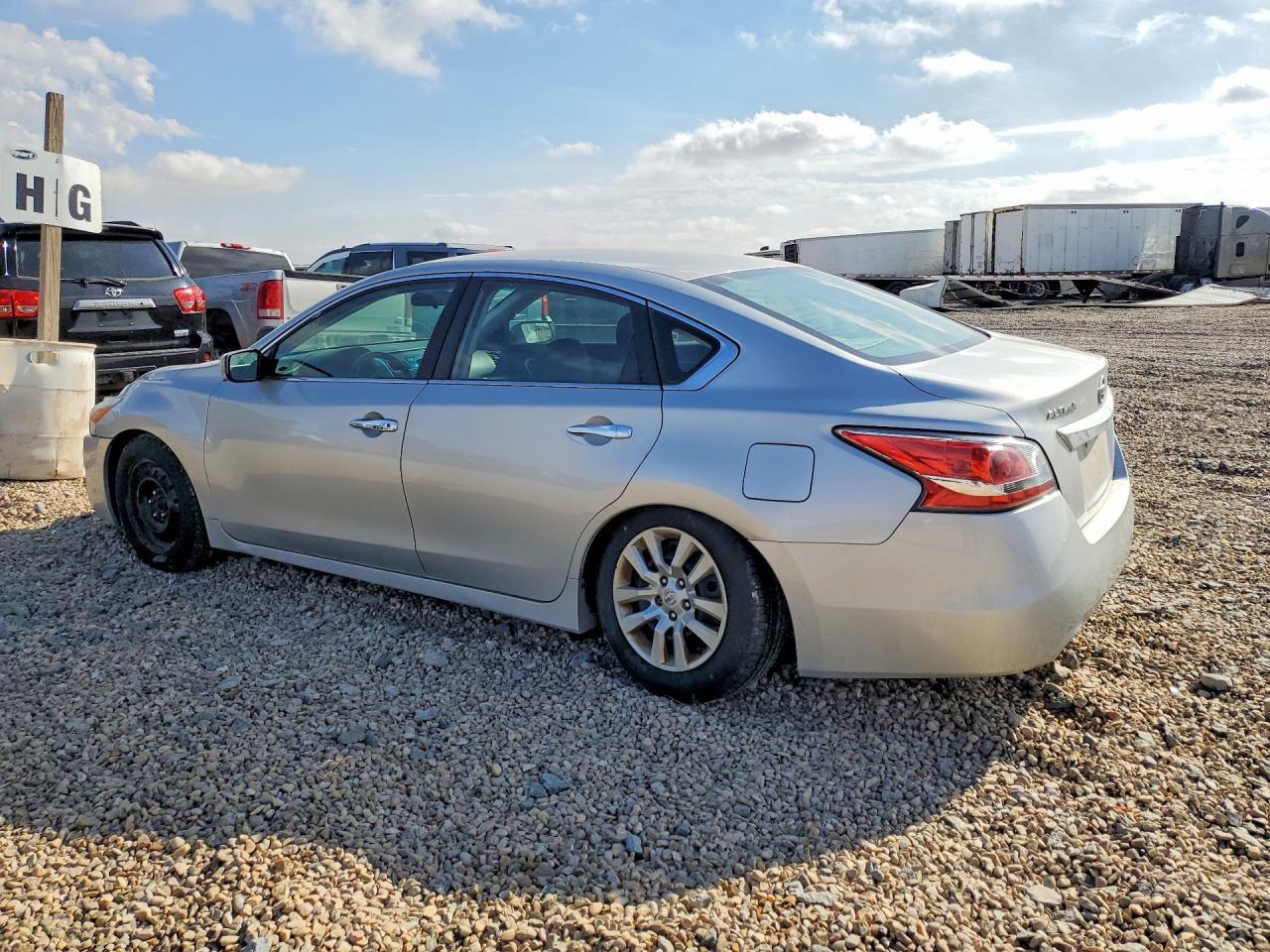 2015 Nissan Altima 2.5 S - Фото 2