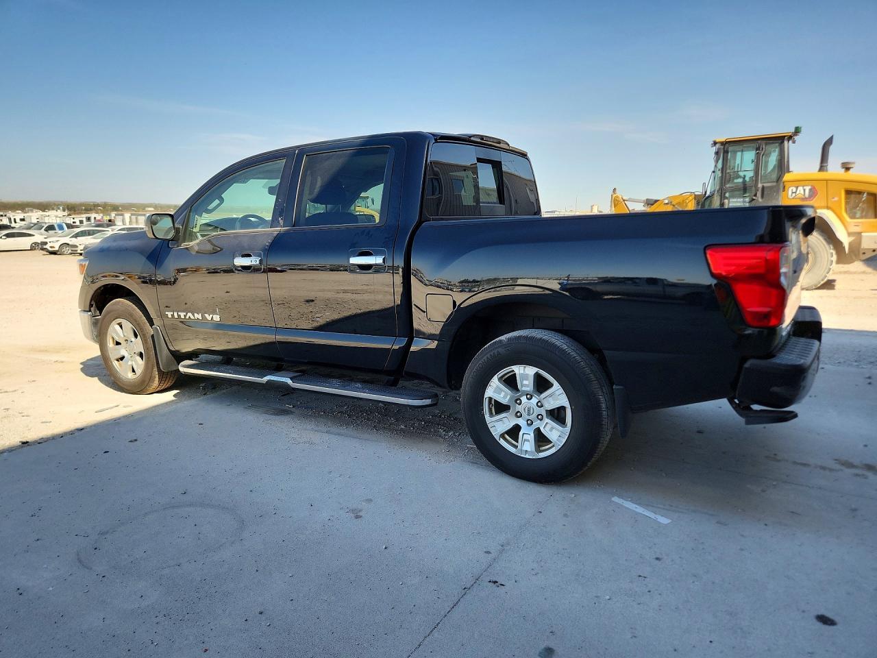 2019 Nissan Titan Sv - Image 2