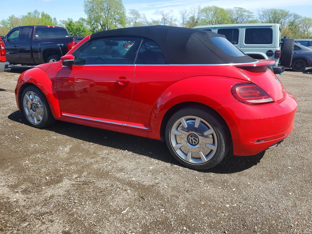 2018 Volkswagen Beetle S - Фото 2