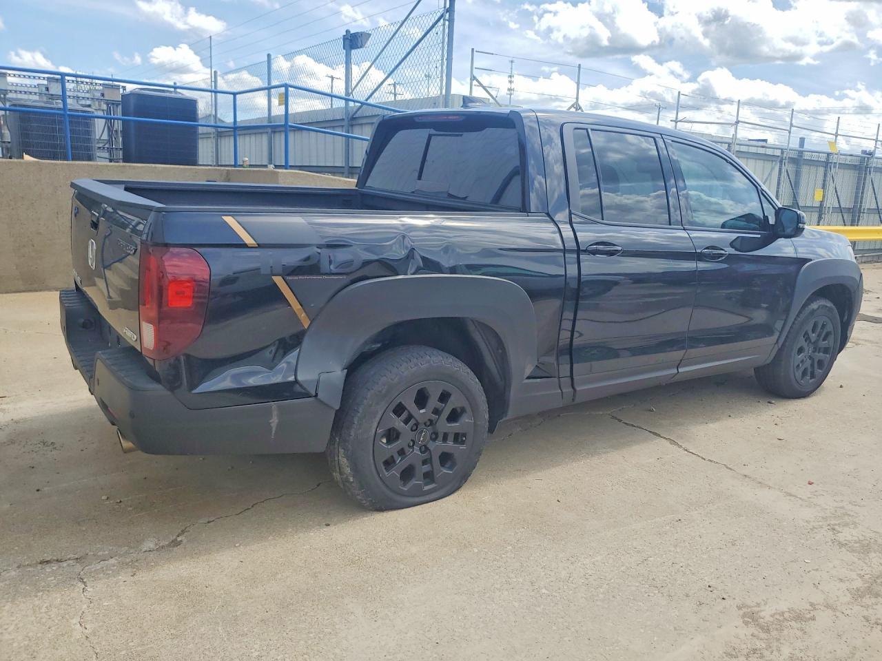 2022 Honda Ridgeline Black Edition - Image 3