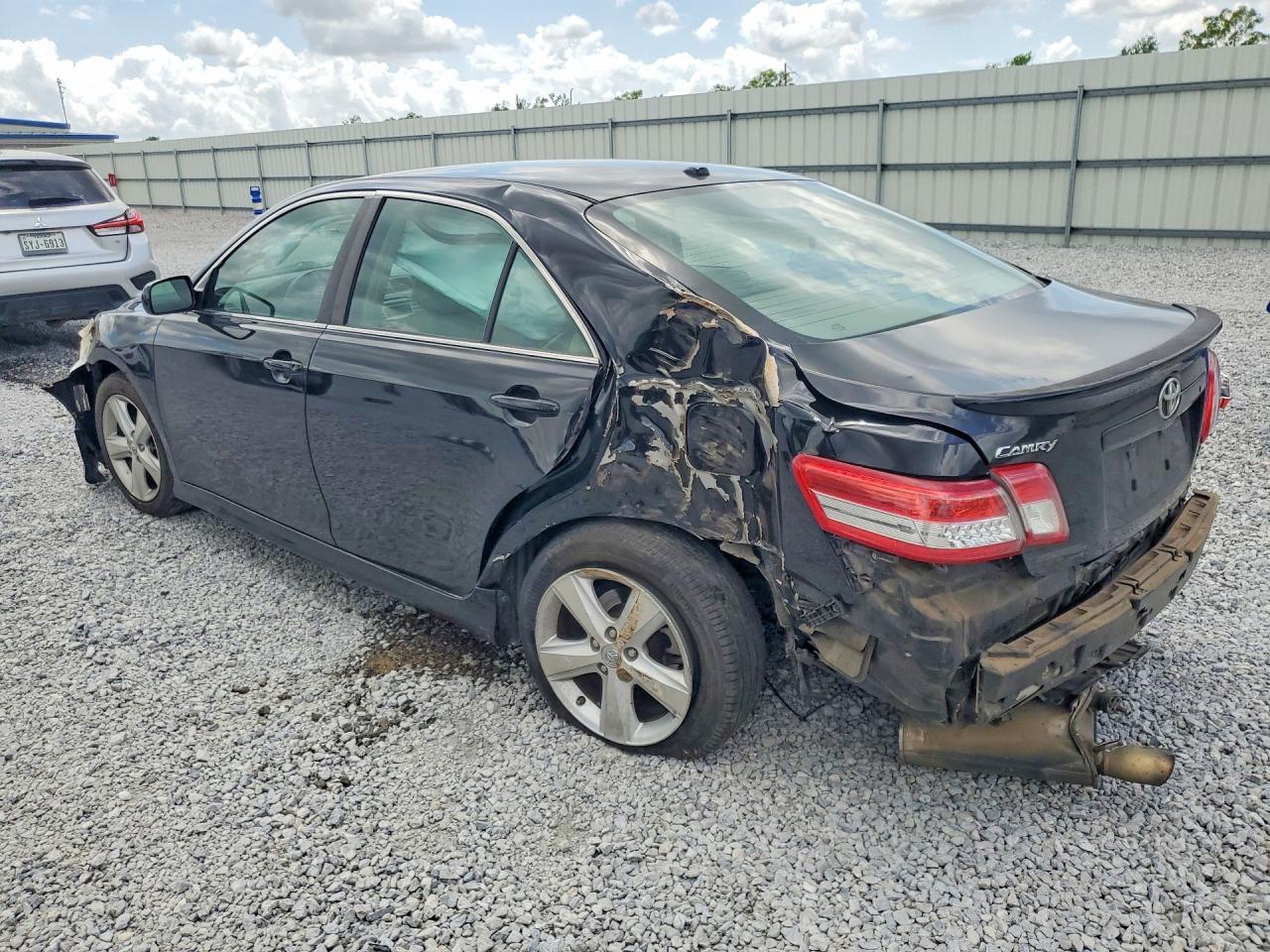 2010 Toyota Camry Se - Image 2