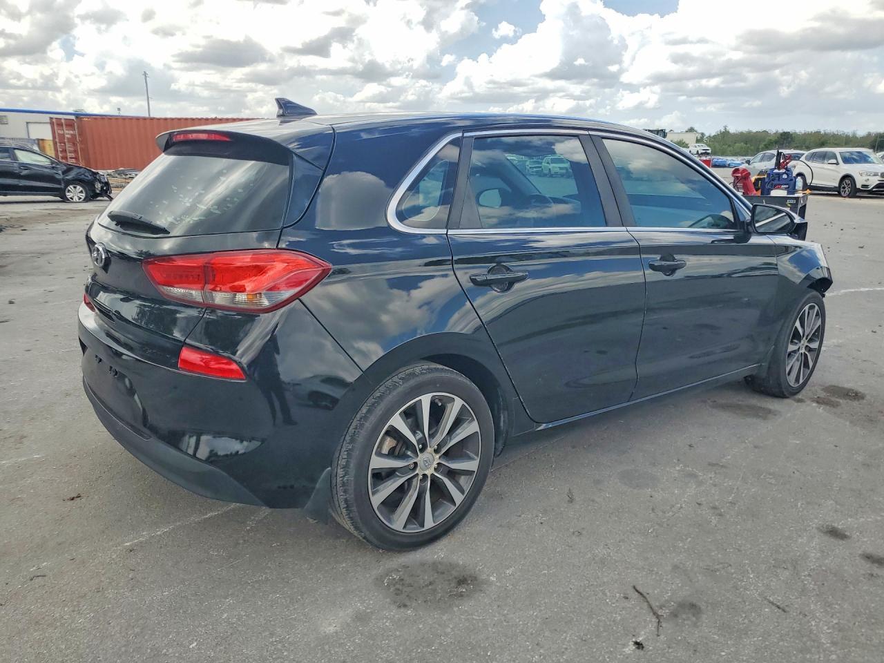 2018 Hyundai Elantra Gt Base - Фото 3