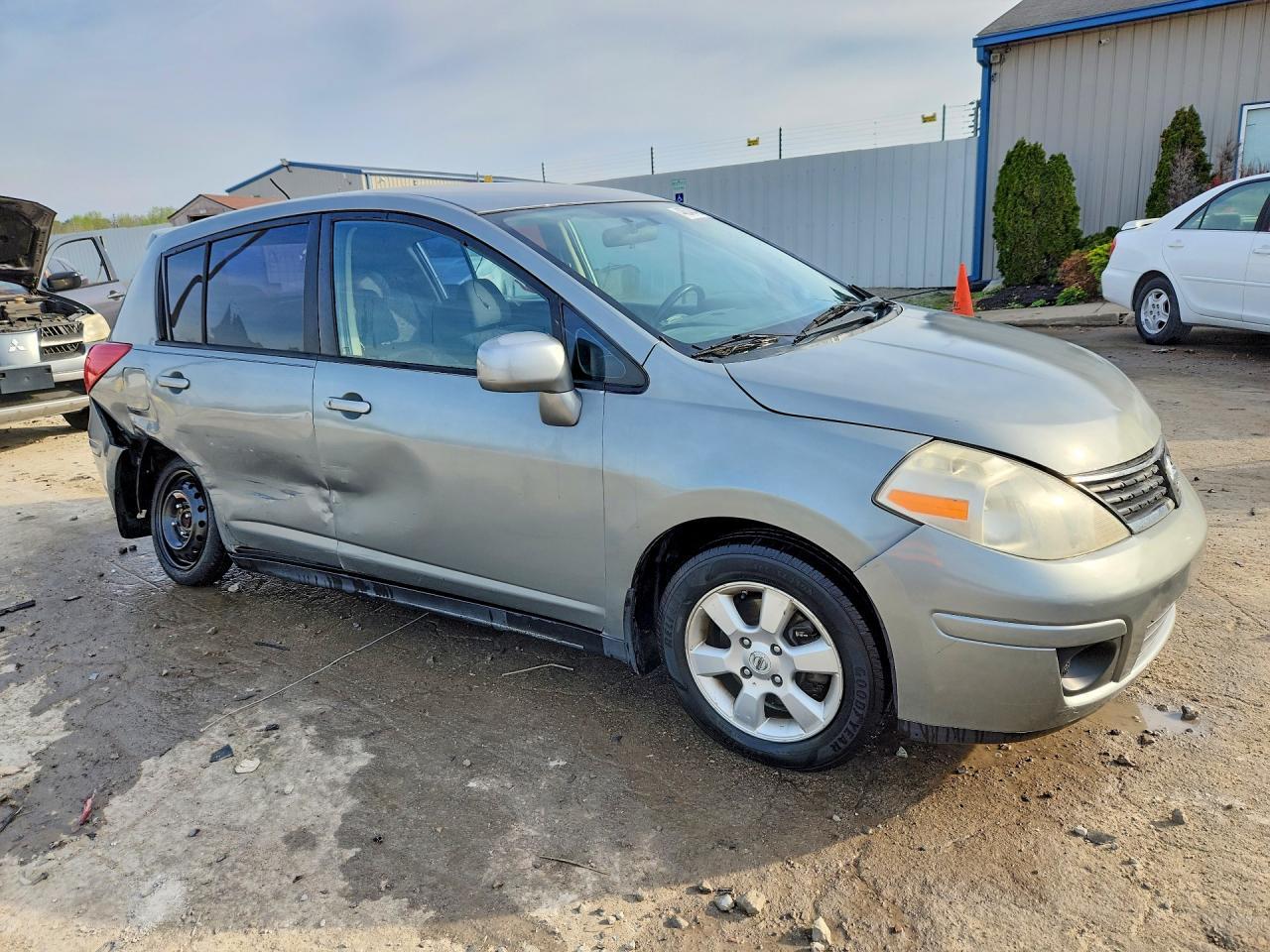 2008 Nissan Versa 1.8 S - Фото 4