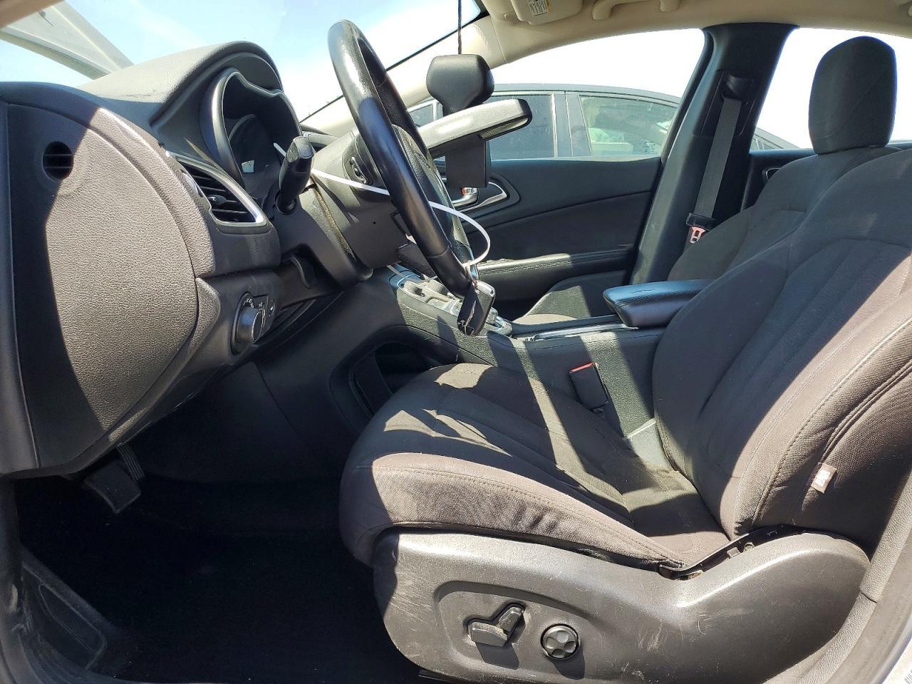 2015 Chrysler 200 Limited - Фото 7