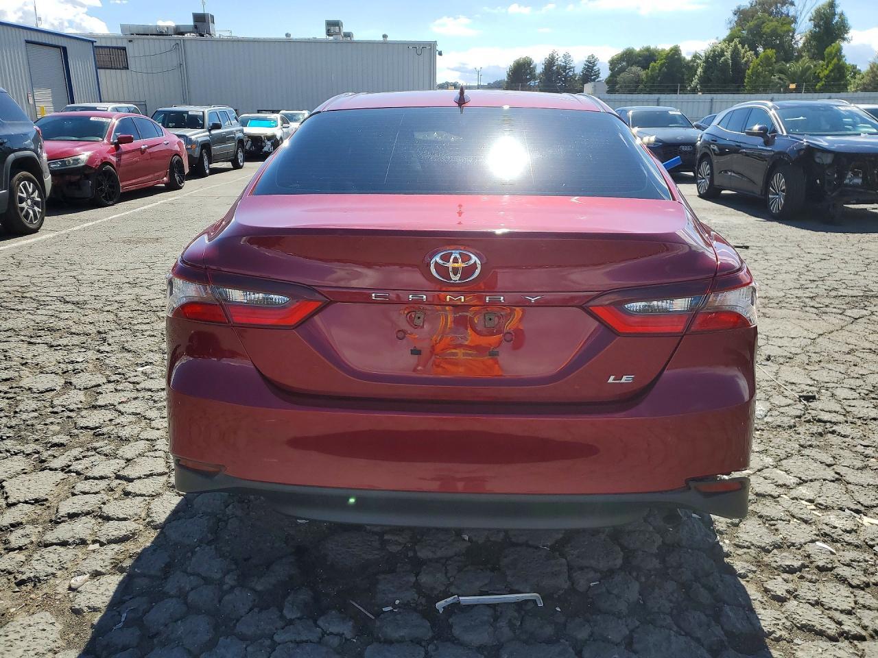 2021 Toyota Camry Le - Фото 6