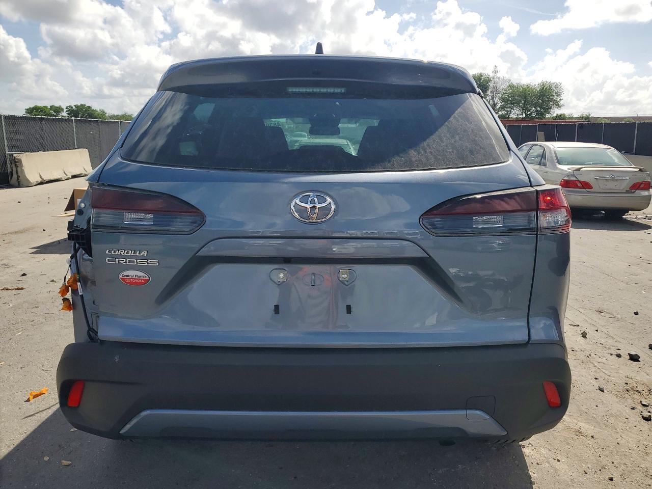 2026 Toyota Corolla Cross L - Image 6