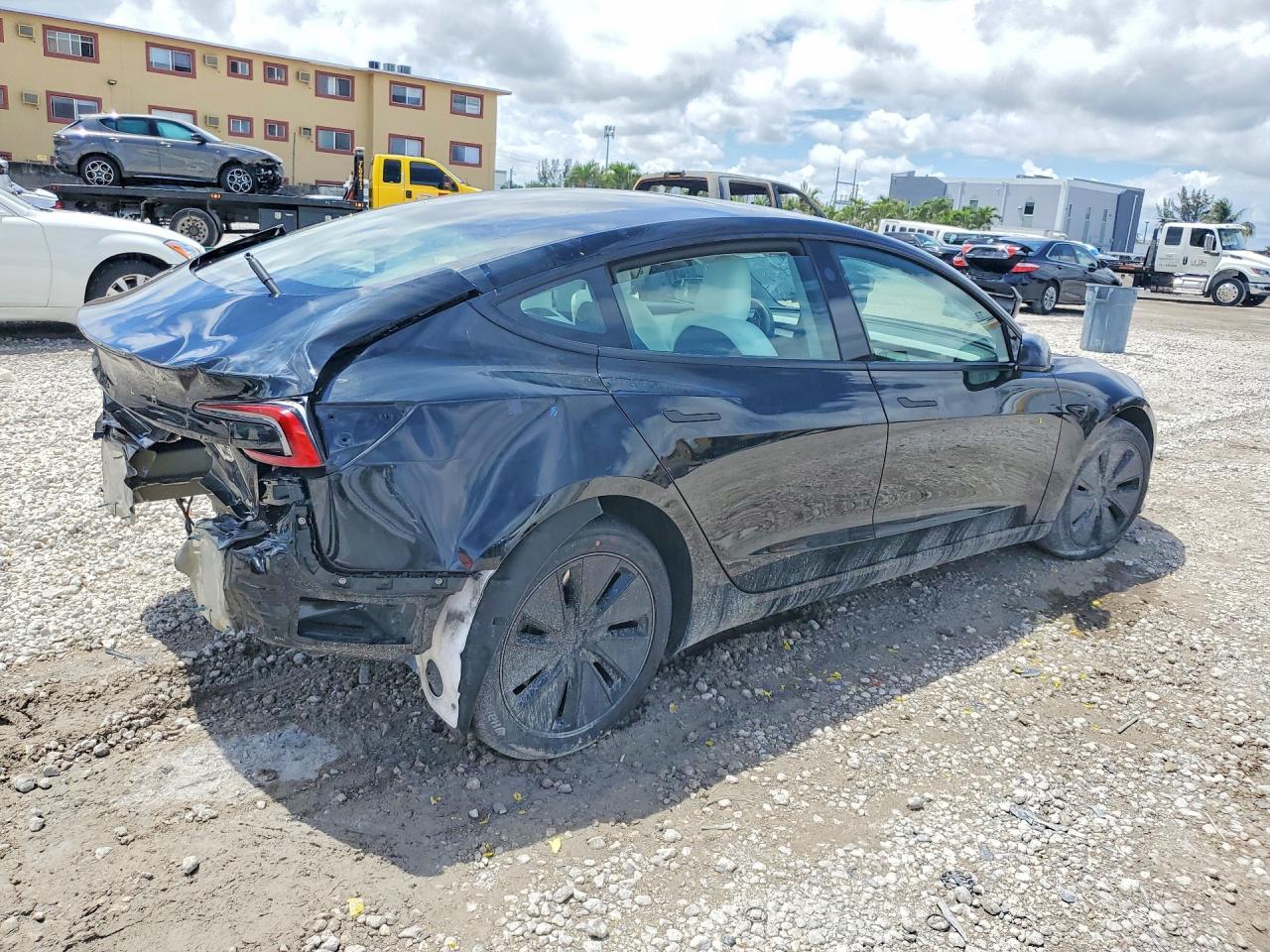2025 Tesla Model 3 - Image 3