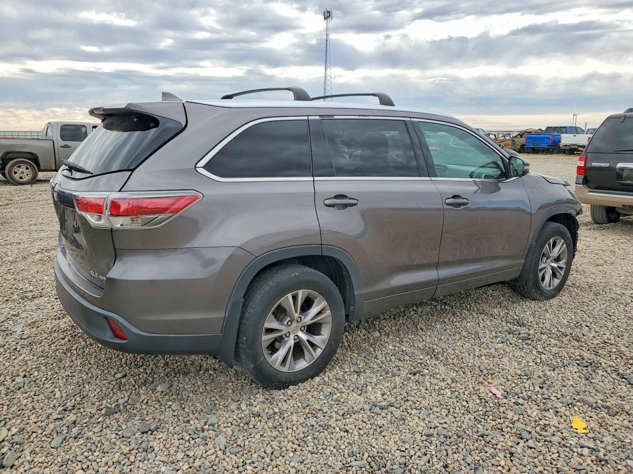2015 Toyota Highlander Xle - Image 3
