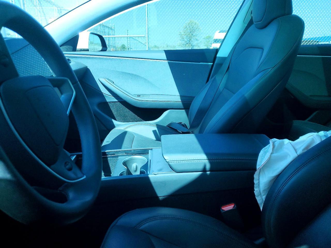 2025 Tesla Model 3 - Фото 7