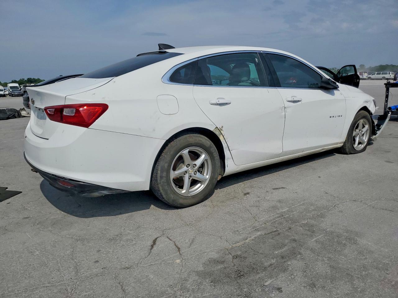 2018 Chevrolet Malibu Ls - Фото 3