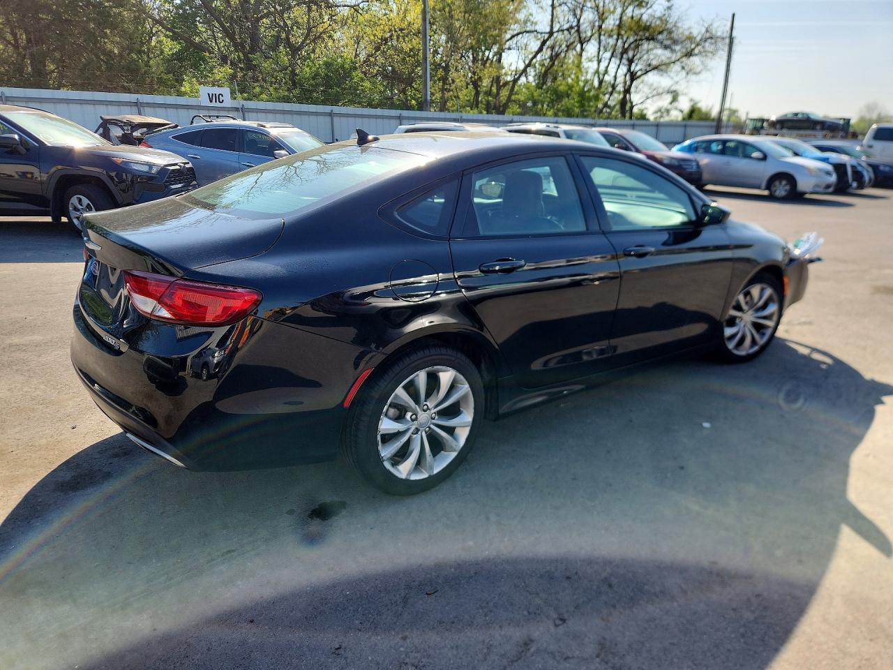 2015 Chrysler 200 S - Фото 3
