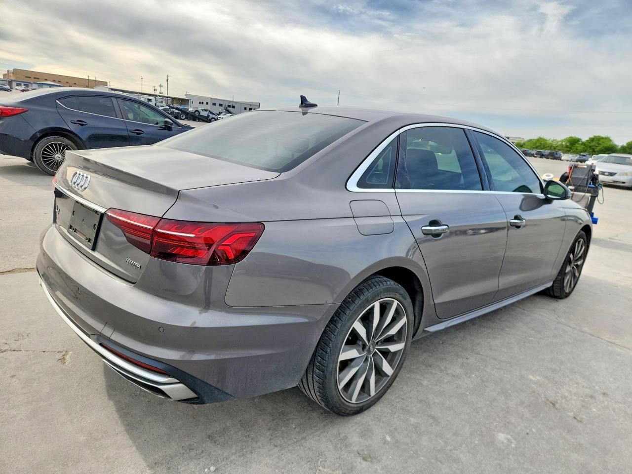 2022 Audi A4 Premium 40 - Фото 3