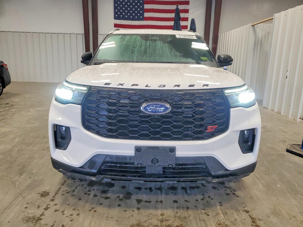 2025 Ford Explorer St - Image 5