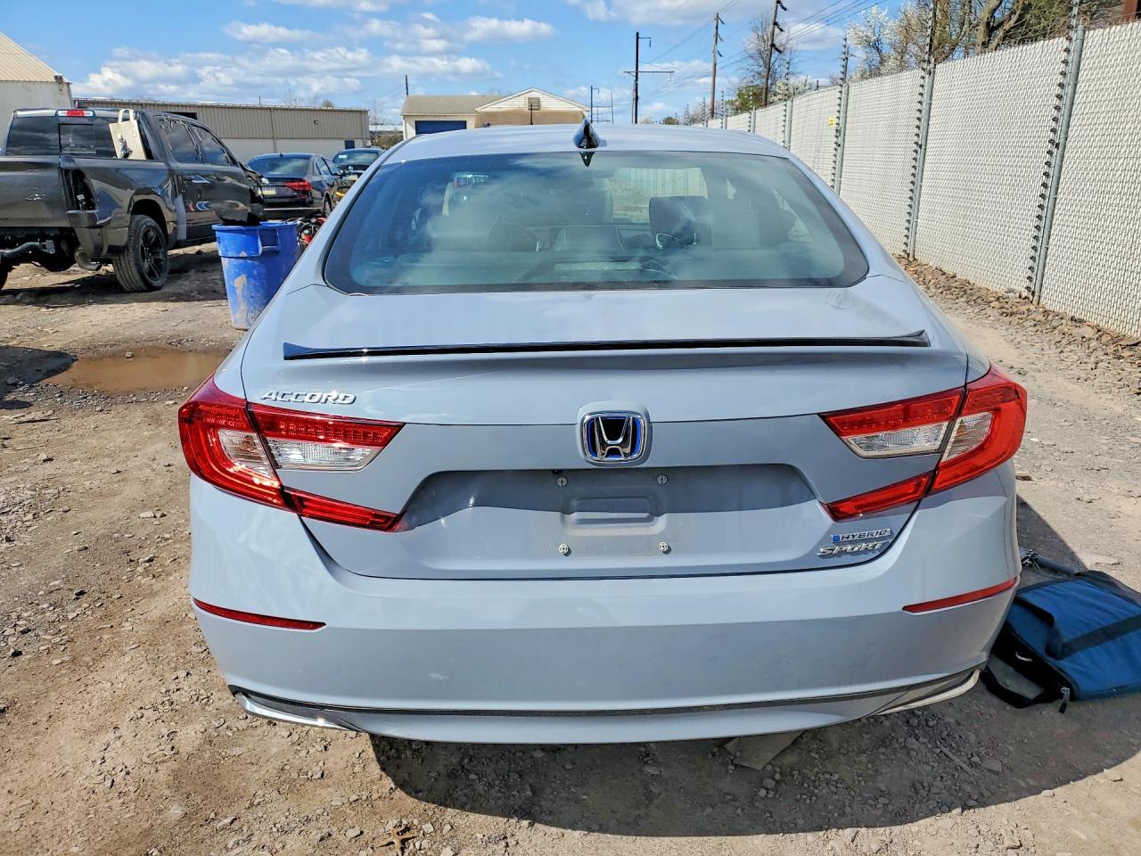 2022 Honda Accord Hybrid Sport - Image 6