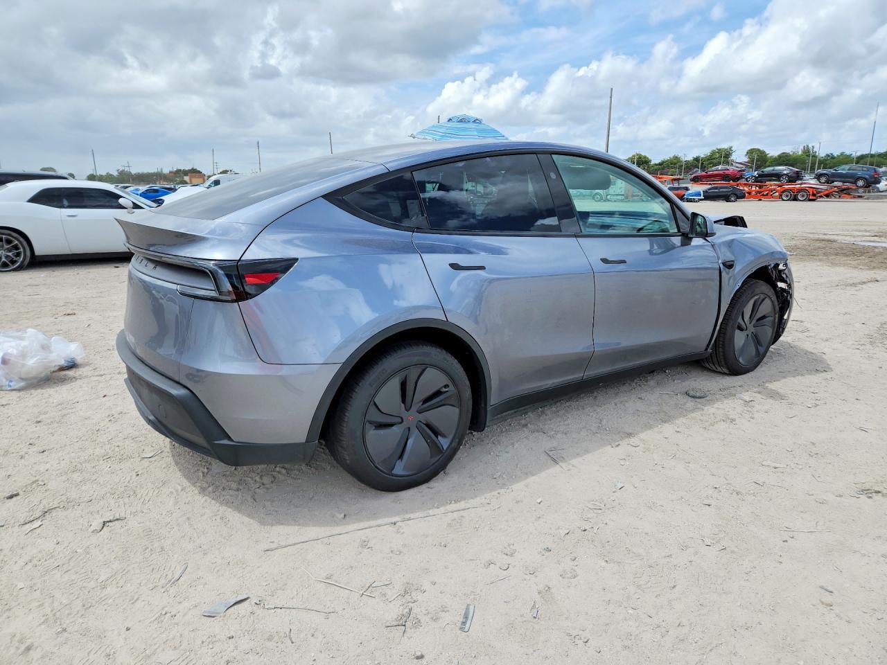 2026 Tesla Model Y - Фото 3