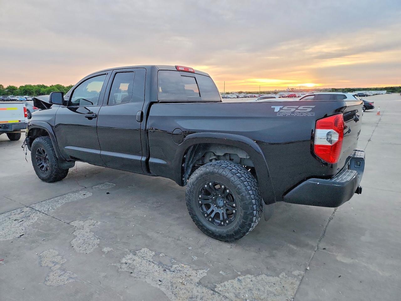 2014 Toyota Tundra Sr5 - Image 2