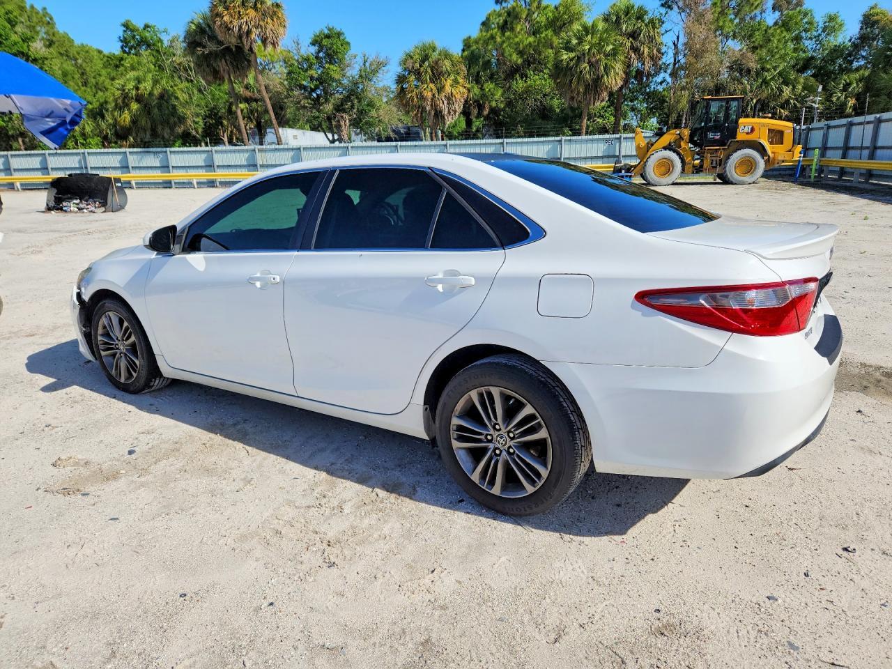 2015 Toyota Camry Se - Фото 2