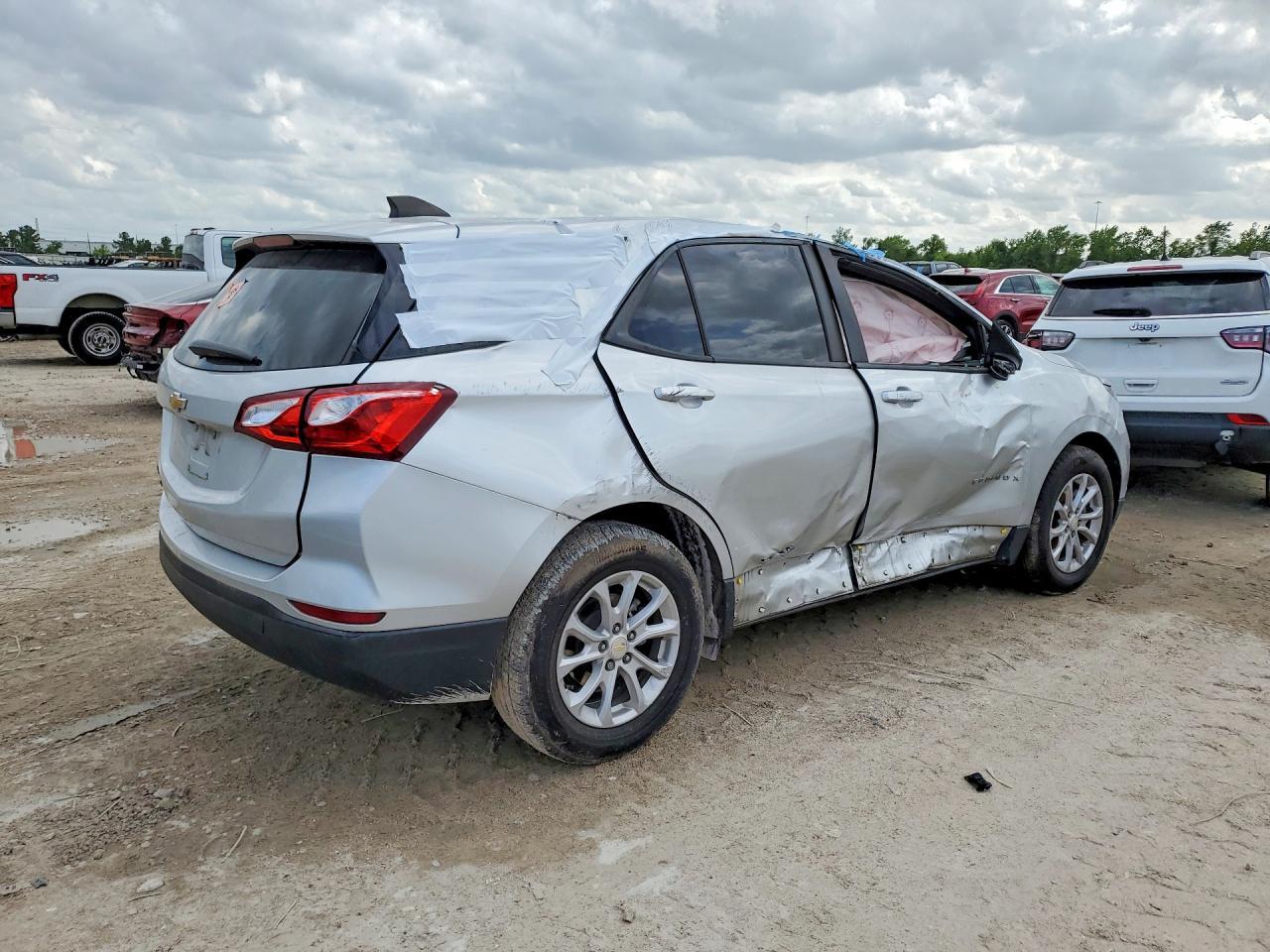 2021 Chevrolet Equinox Ls - Image 3