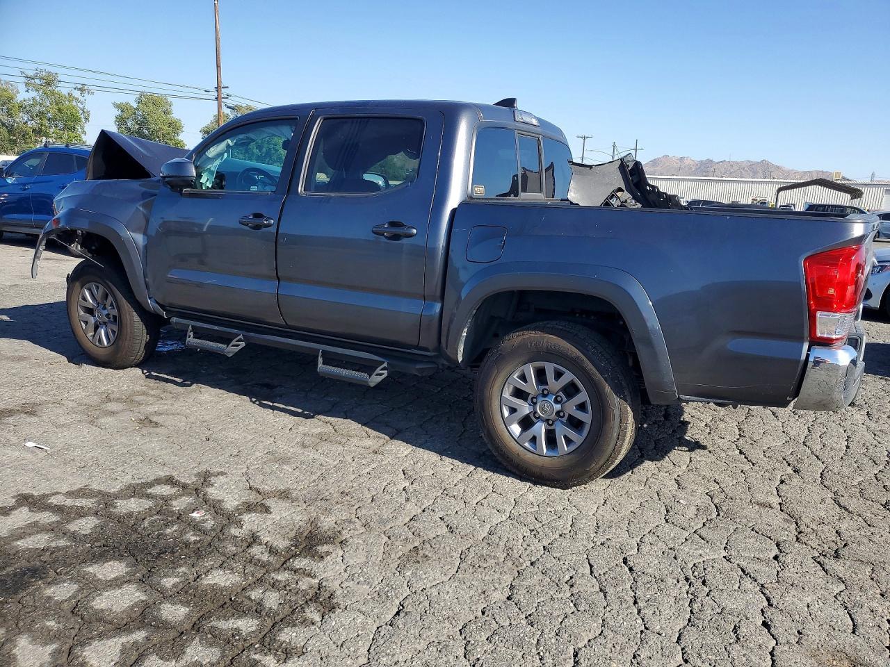 2017 Toyota Tacoma Sr5 V6 - Image 2