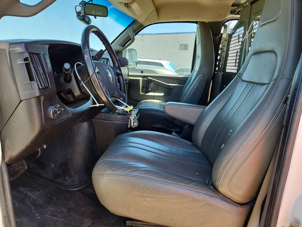 2022 Chevrolet Express - Фото 7