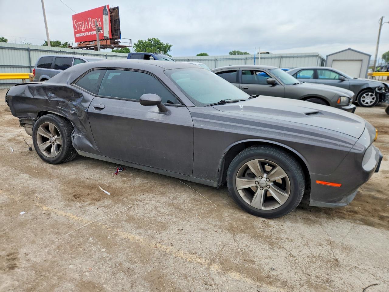 2015 Dodge Challenger Sxt - Image 4