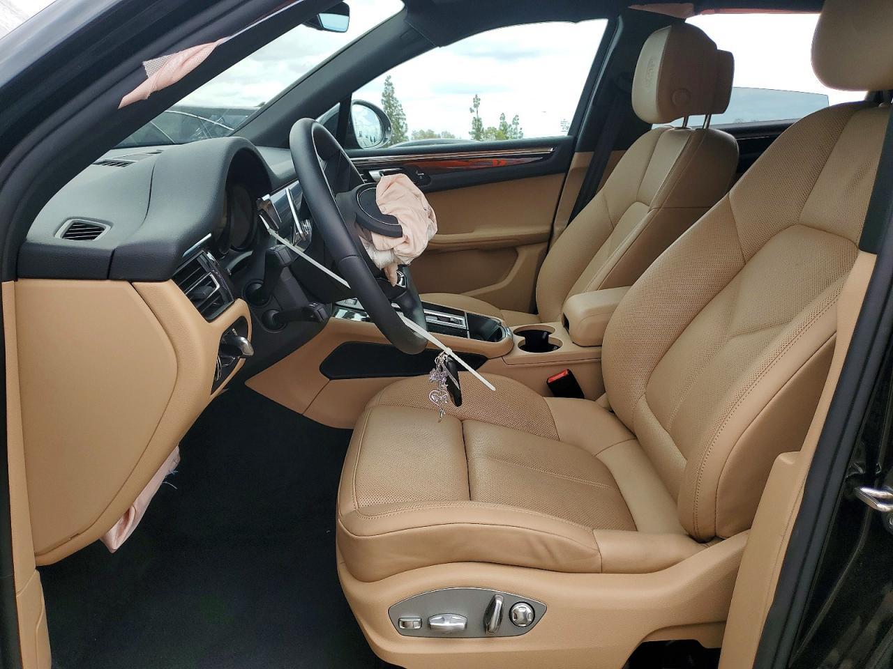 2025 Porsche Macan Base - Image 7