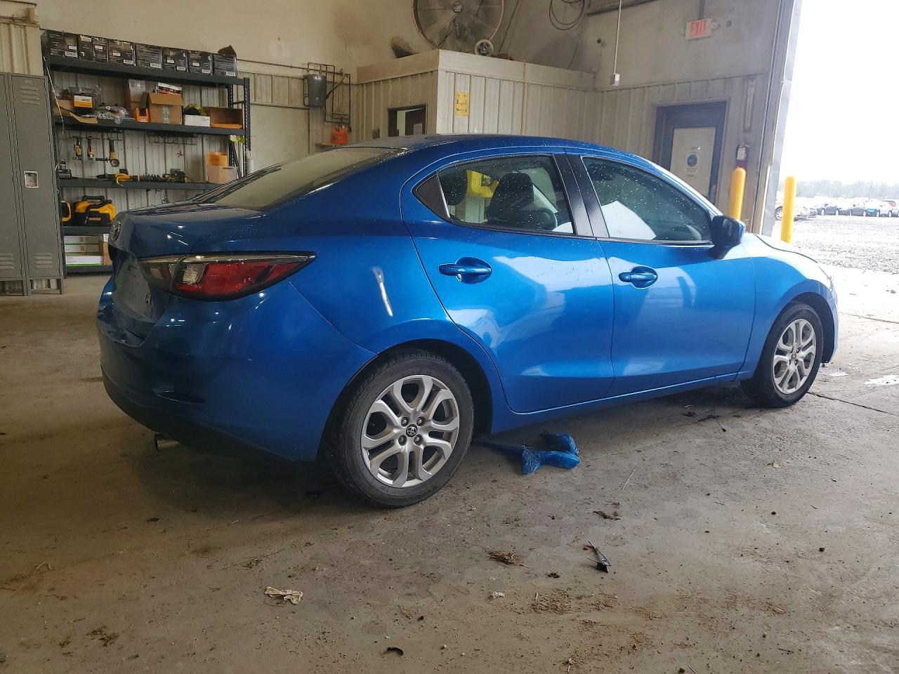 2018 Toyota Yaris Ia Base - Фото 3