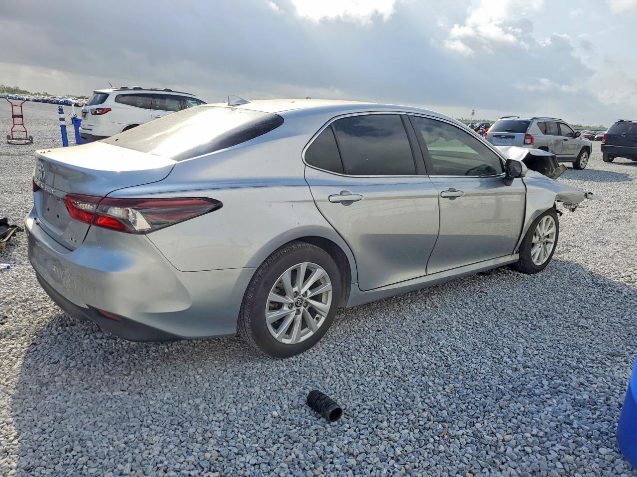 2024 Toyota Camry Le - Фото 3