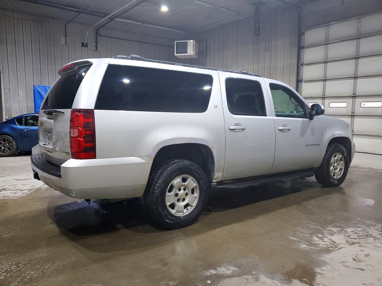 2010 Chevrolet Suburban K1500 Lt - Фото 3