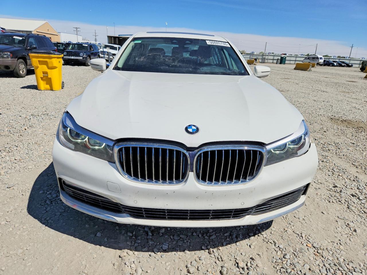 2018 BMW 740 Xe - Image 5