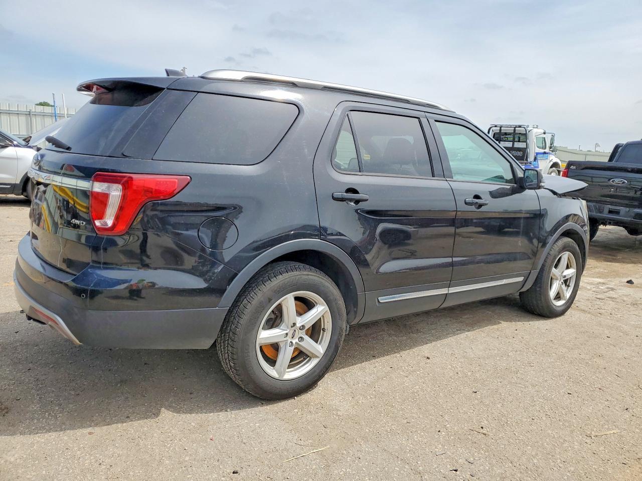 2017 Ford Explorer Xlt - Фото 3
