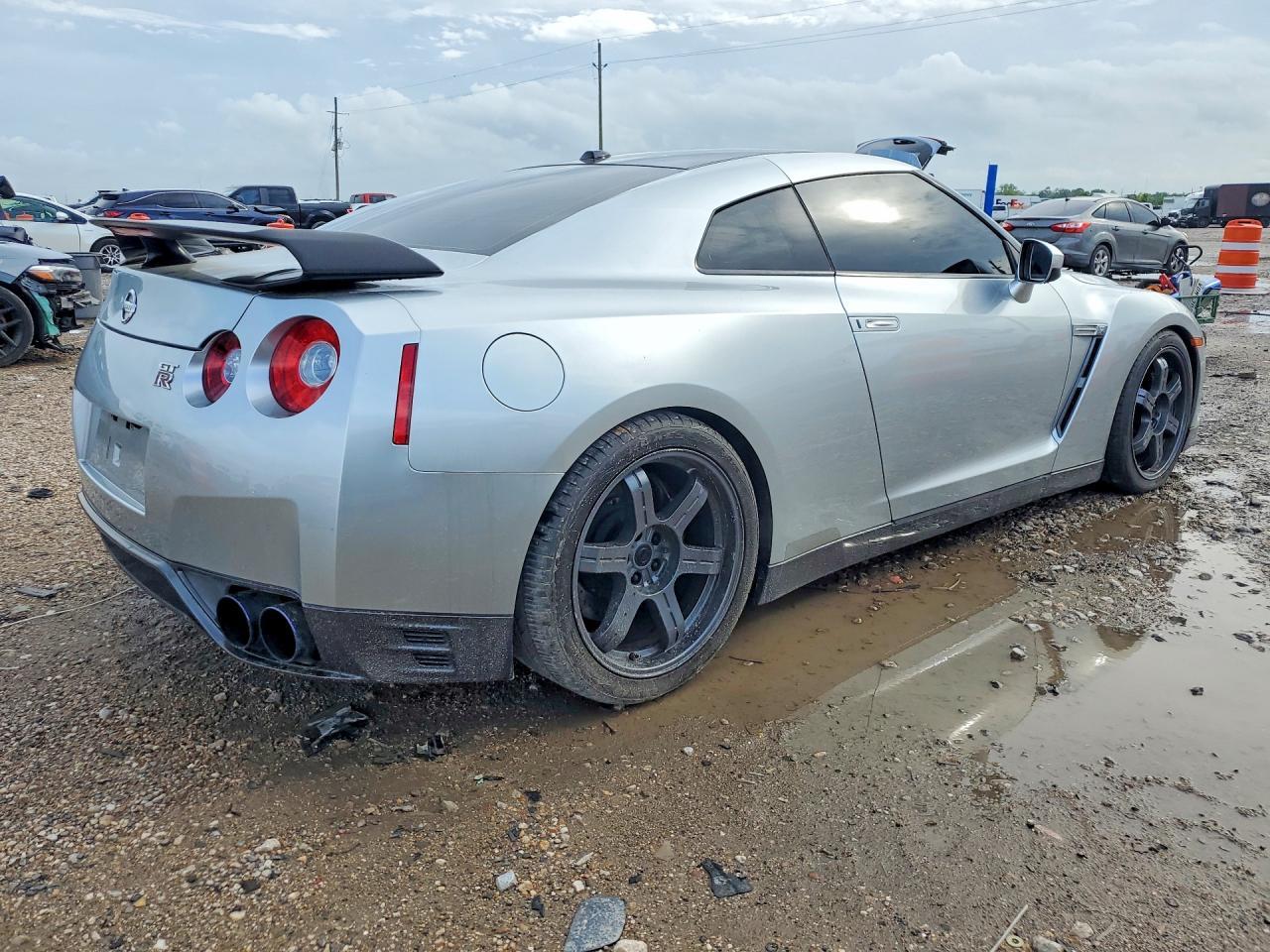 2014 Nissan Gt-R Track Edition - Image 3